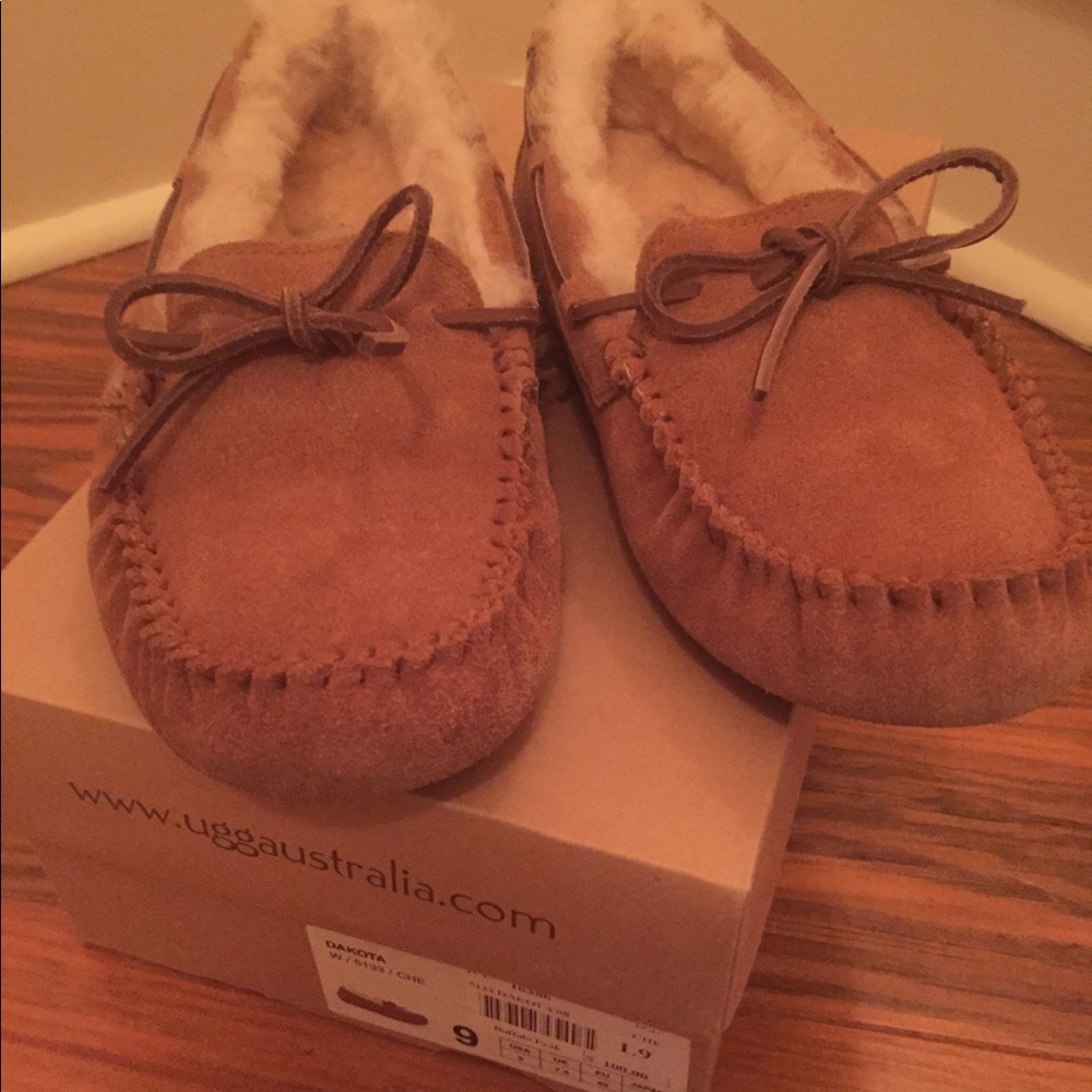 UGG Women’s Dakota Chestnut Moccasins